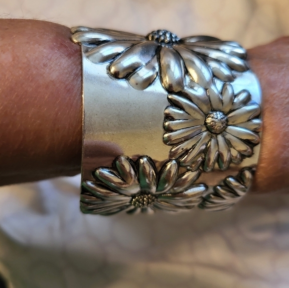New Boho,Vintage, Sunflower/Daisy Embossed Wide Cuff Bracelet - Picture 6 of 12